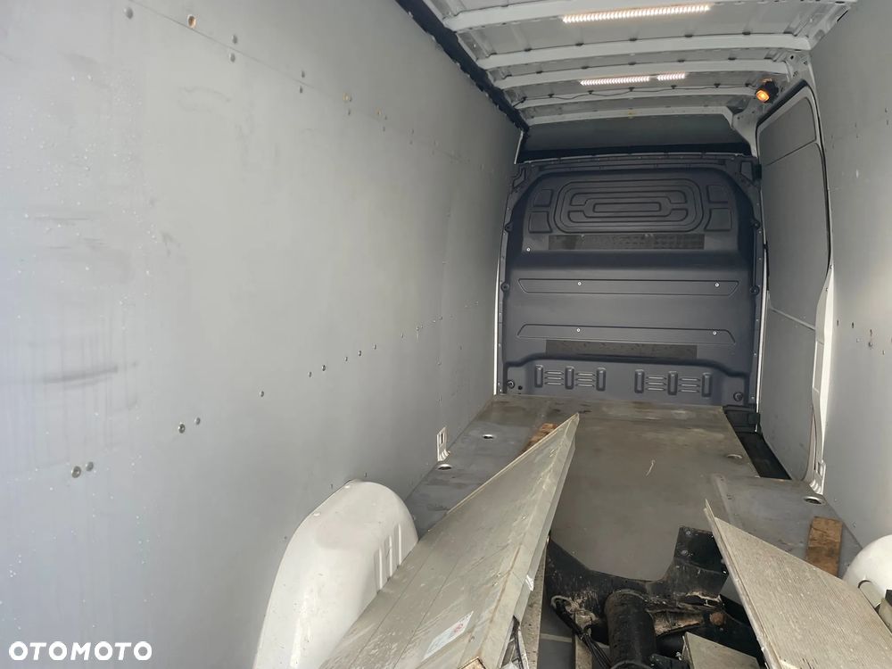 Mercedes-Benz SPRINTER - 13