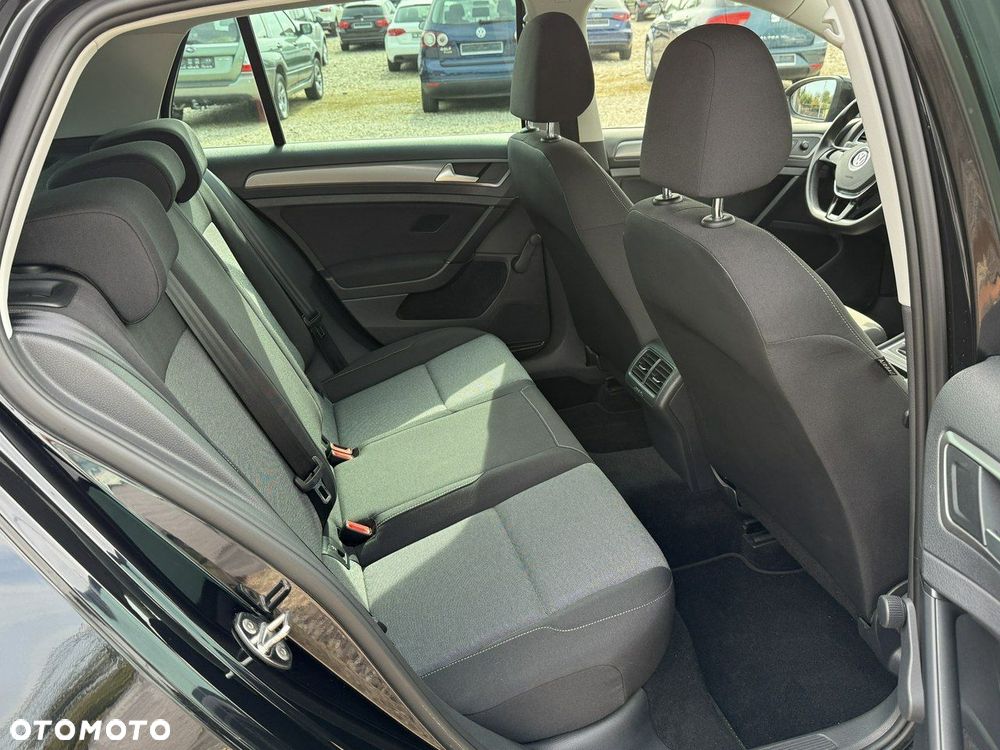 Volkswagen Golf - 27