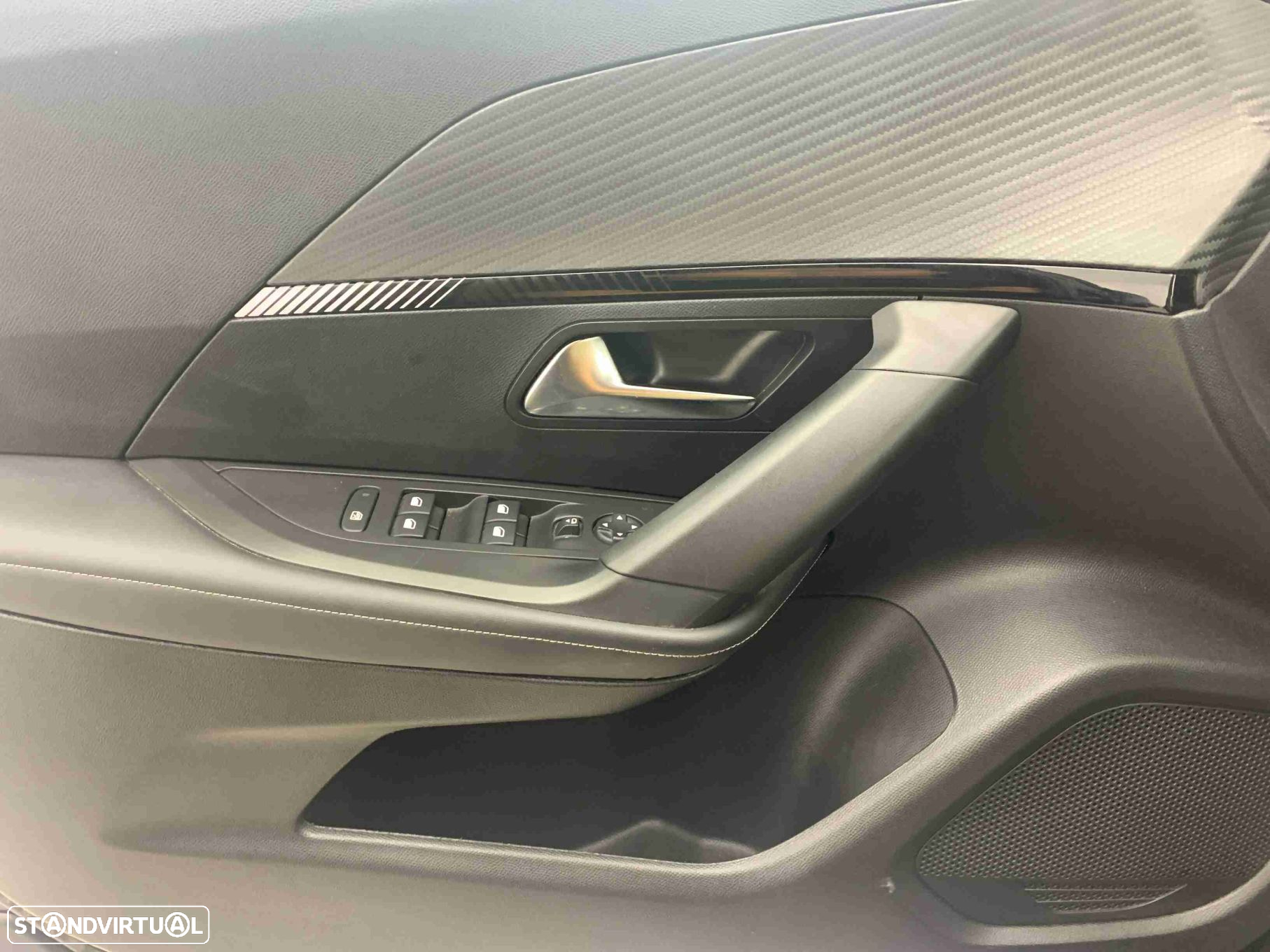 Peugeot 2008 1.2 PureTech Allure EAT8 - 11