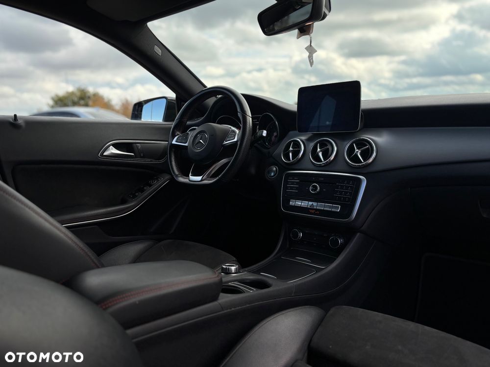 Mercedes-Benz CLA 180 7G-DCT AMG Line - 24