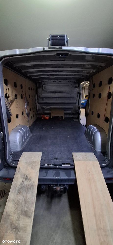 Opel Vivaro - 11