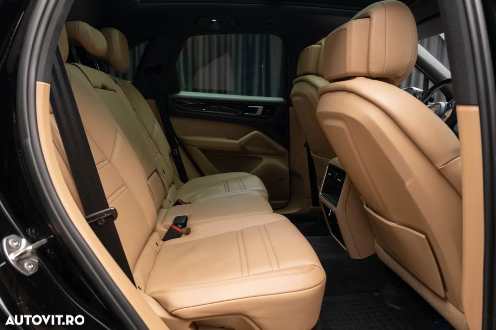 Porsche Cayenne - 41