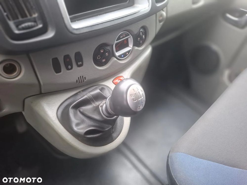 Renault Trafic Grand Passenger Black Edition - 17