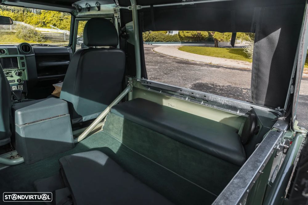 Land Rover Defender - 13