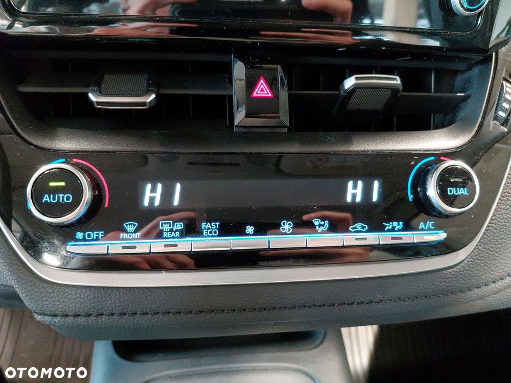 Toyota Corolla 1.8 Hybrid Comfort - 23