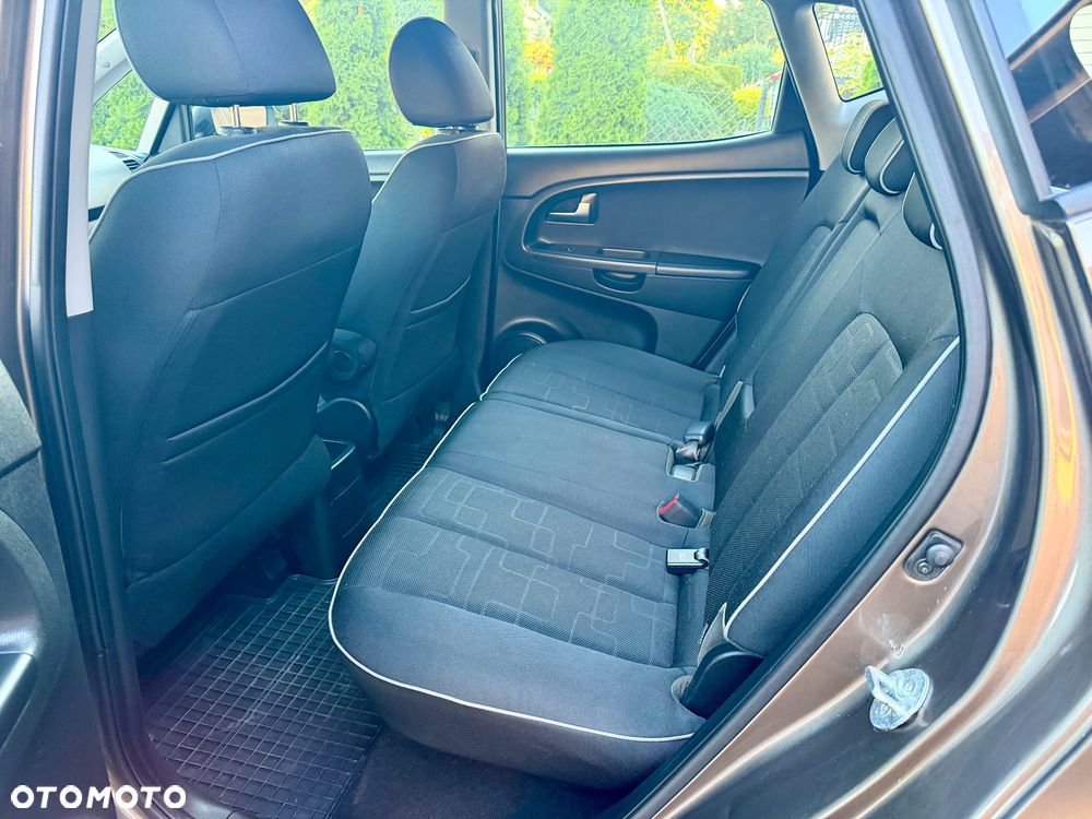 Kia Venga 1.4 CRDi 90 Attract - 12