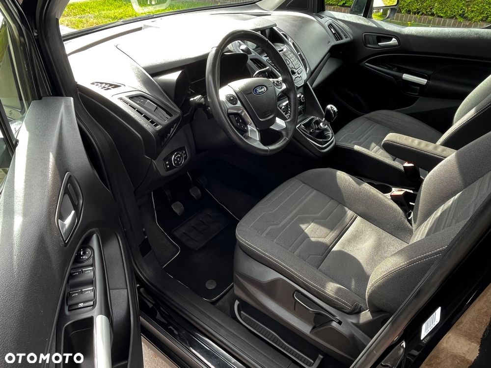 Ford Tourneo Connect Grand - 12
