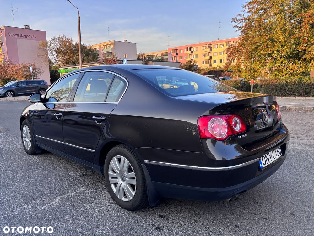 Volkswagen Passat - 4