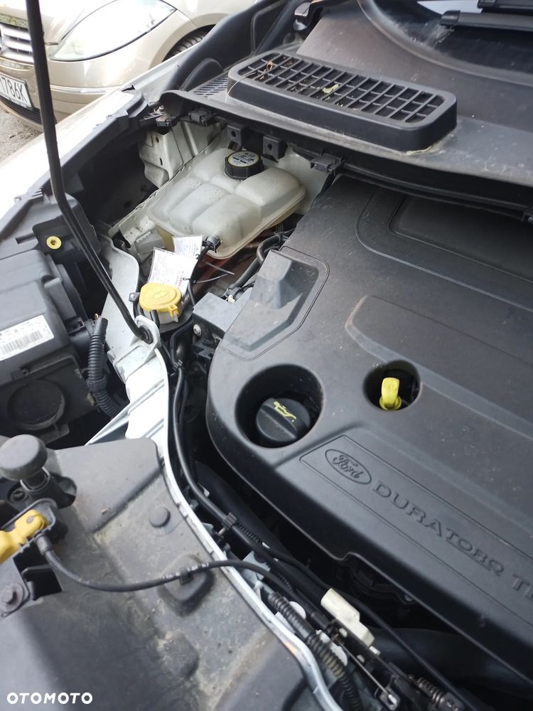 Ford Kuga - 10