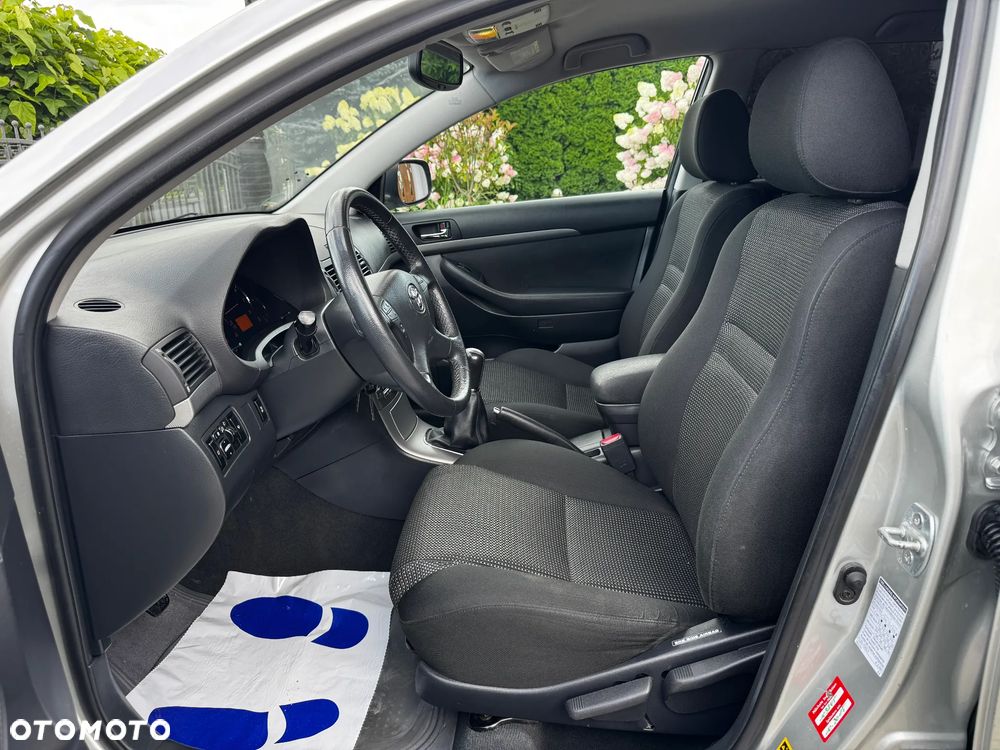 Toyota Avensis 1.8 VVT-i Executive - 29