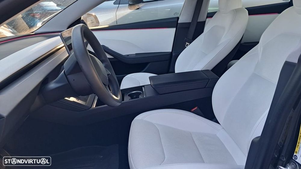 Tesla Model 3 - 5