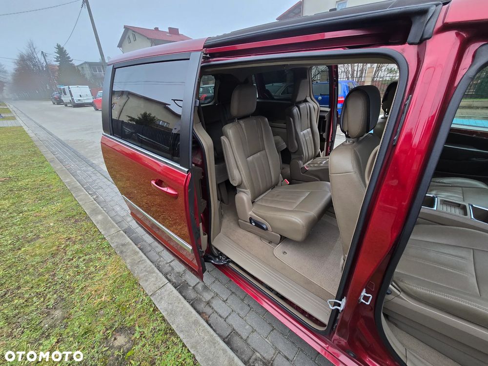 Chrysler Town & Country 3.6 Limited - 10