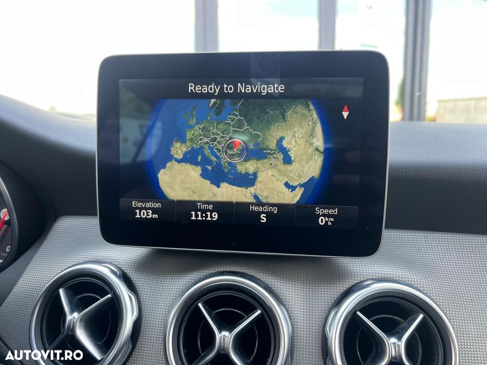 Mercedes-Benz GLA - 13