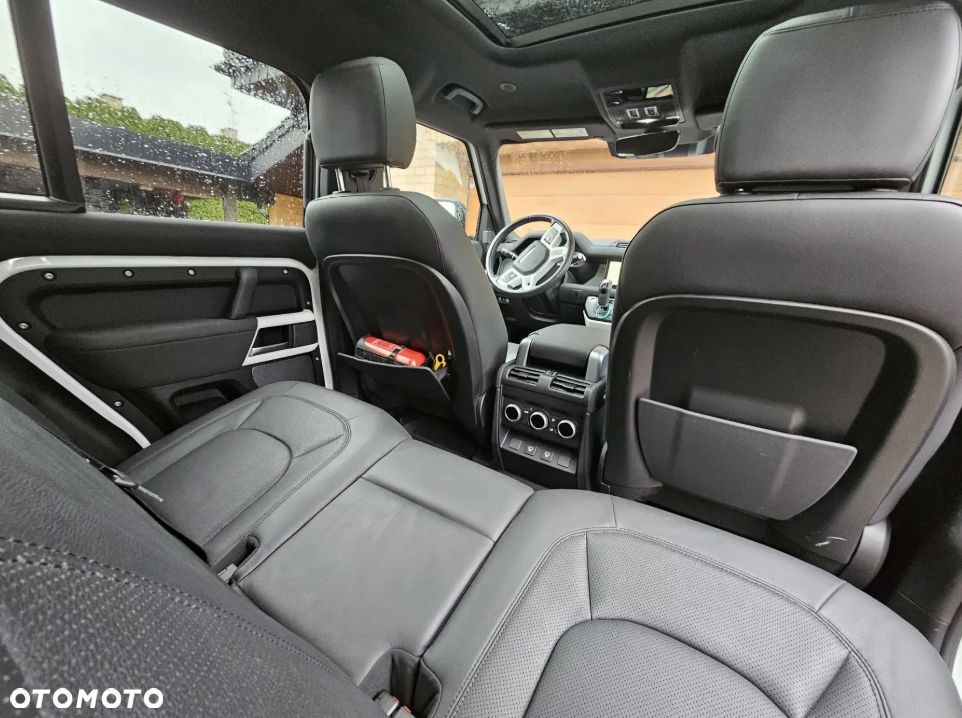 Land Rover Defender - 4