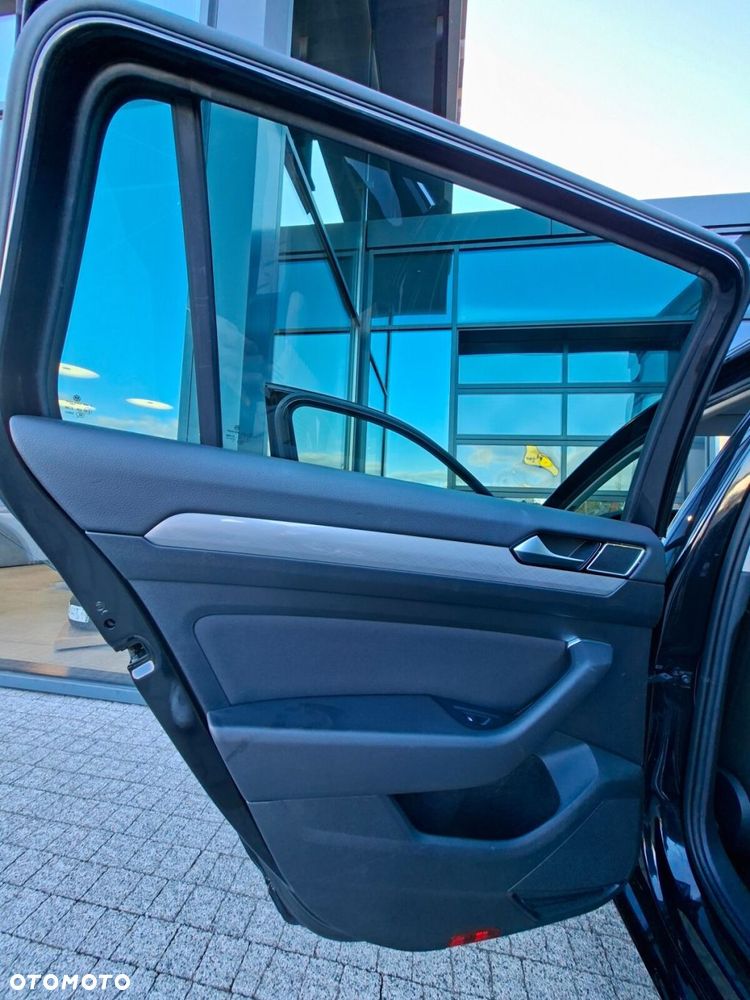 Volkswagen Passat - 13