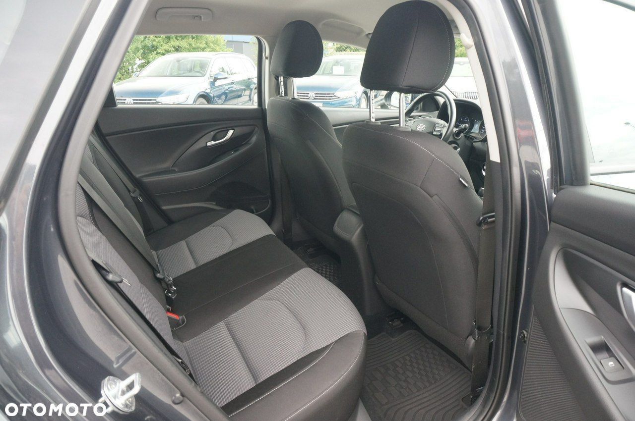 Hyundai i30 1.6 D Classic + DCT - 30