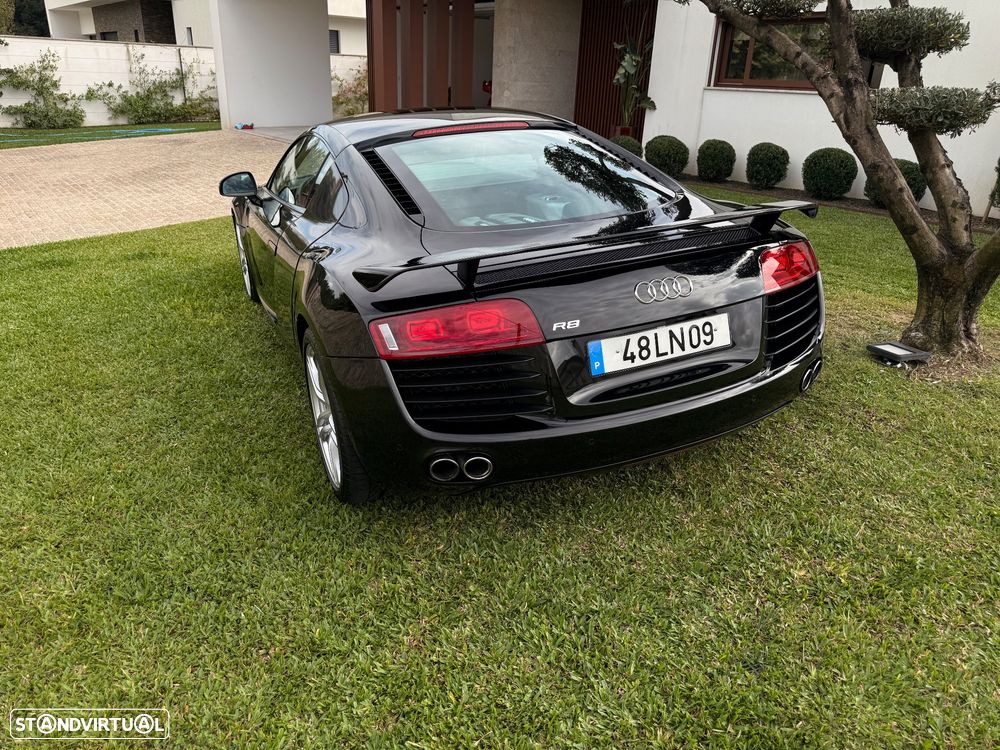 Audi R8 Coupé 4.2 FSi V8 quattro - 32