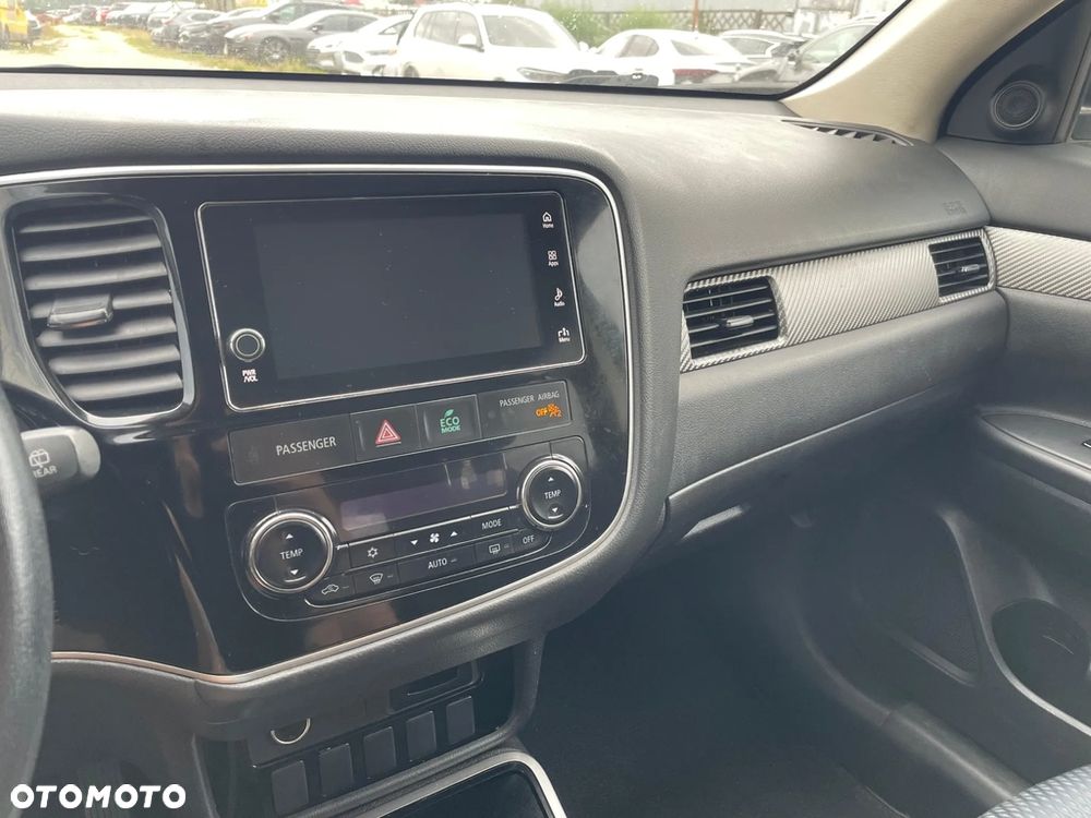 Mitsubishi Outlander 2.4 4WD CVT Instyle - 14