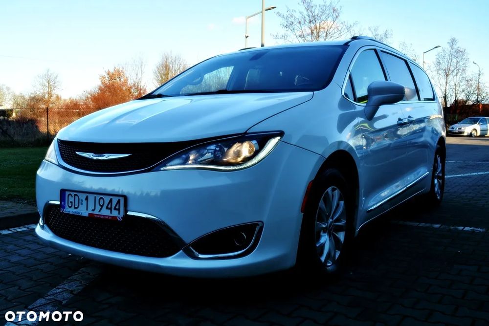 Chrysler Pacifica - 17