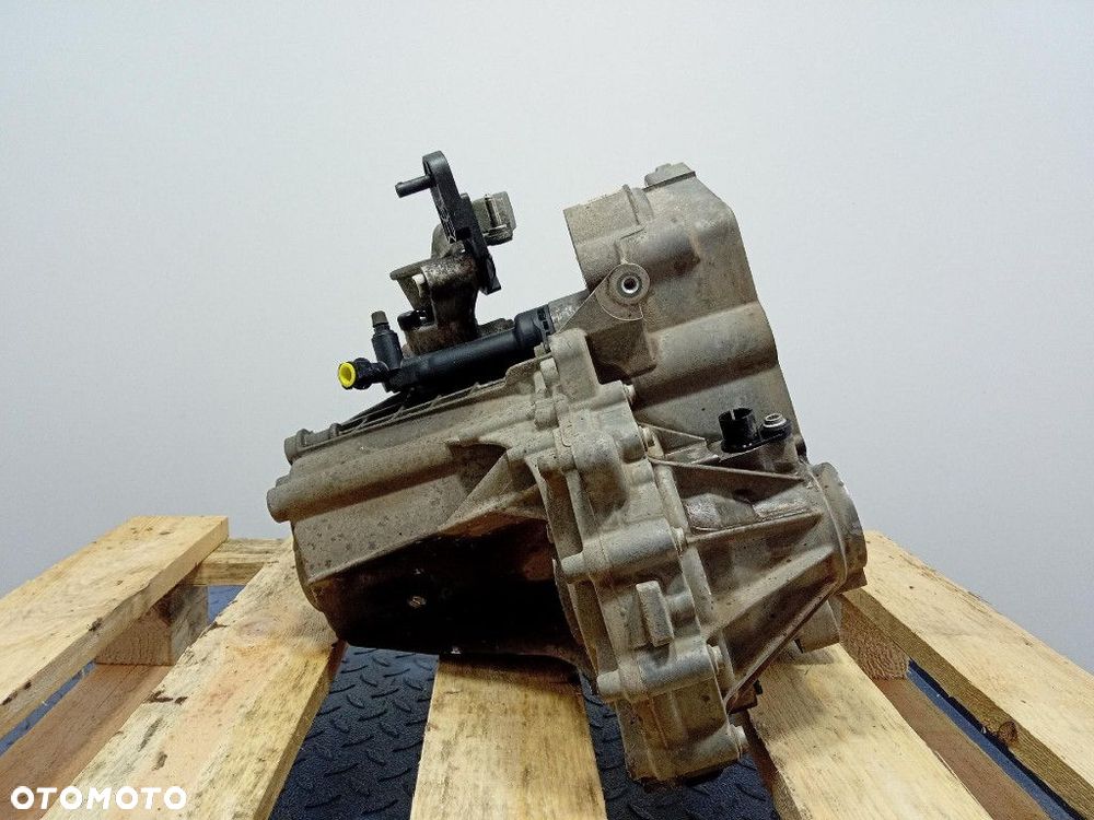 SKODA FABIA III NJ 1.0 MPI SKRZYNIA MANUALNA MANUAL UDB - 4