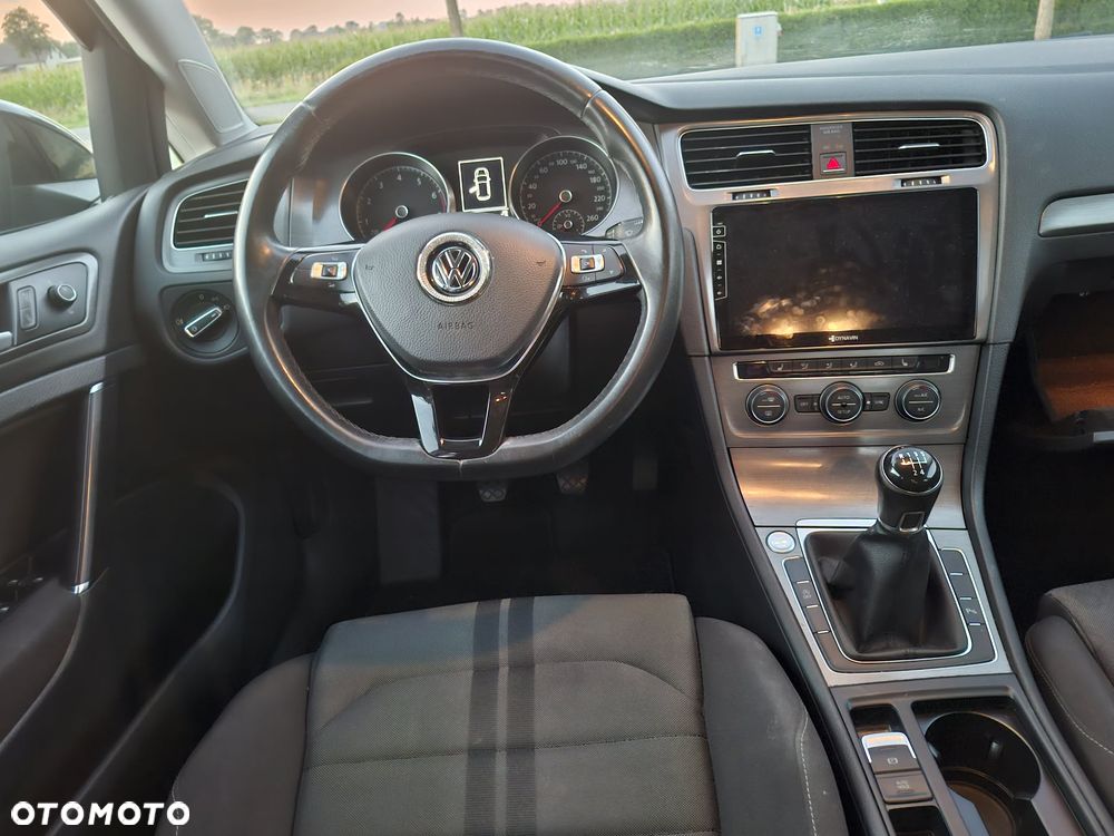 Volkswagen Golf - 8