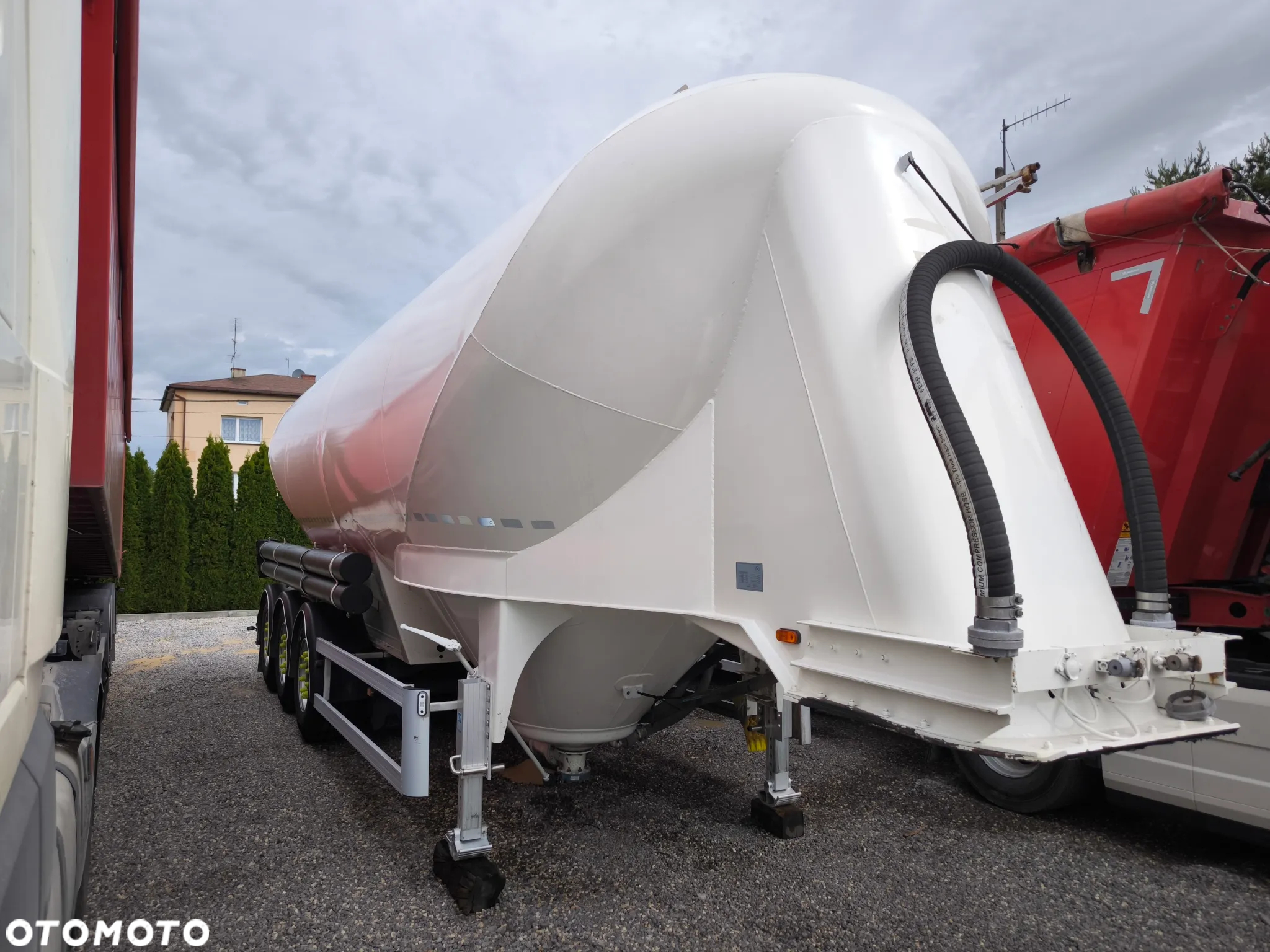 Feldbinder CEMENTO NACZEPA **WYNAJEM** ZVVZ 40m3 - 3