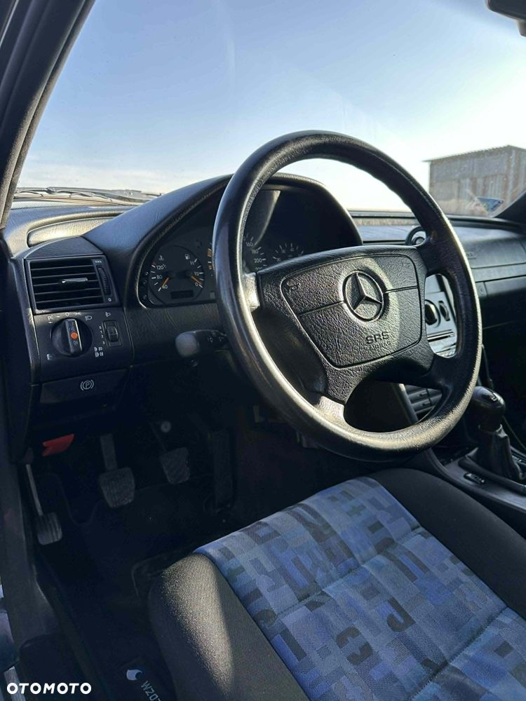 Mercedes-Benz Klasa C 180 T Esprit - 9