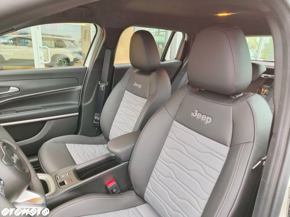 Jeep Avenger 1.2 T3 mHEV Upland 4xe eDCT6 - 11