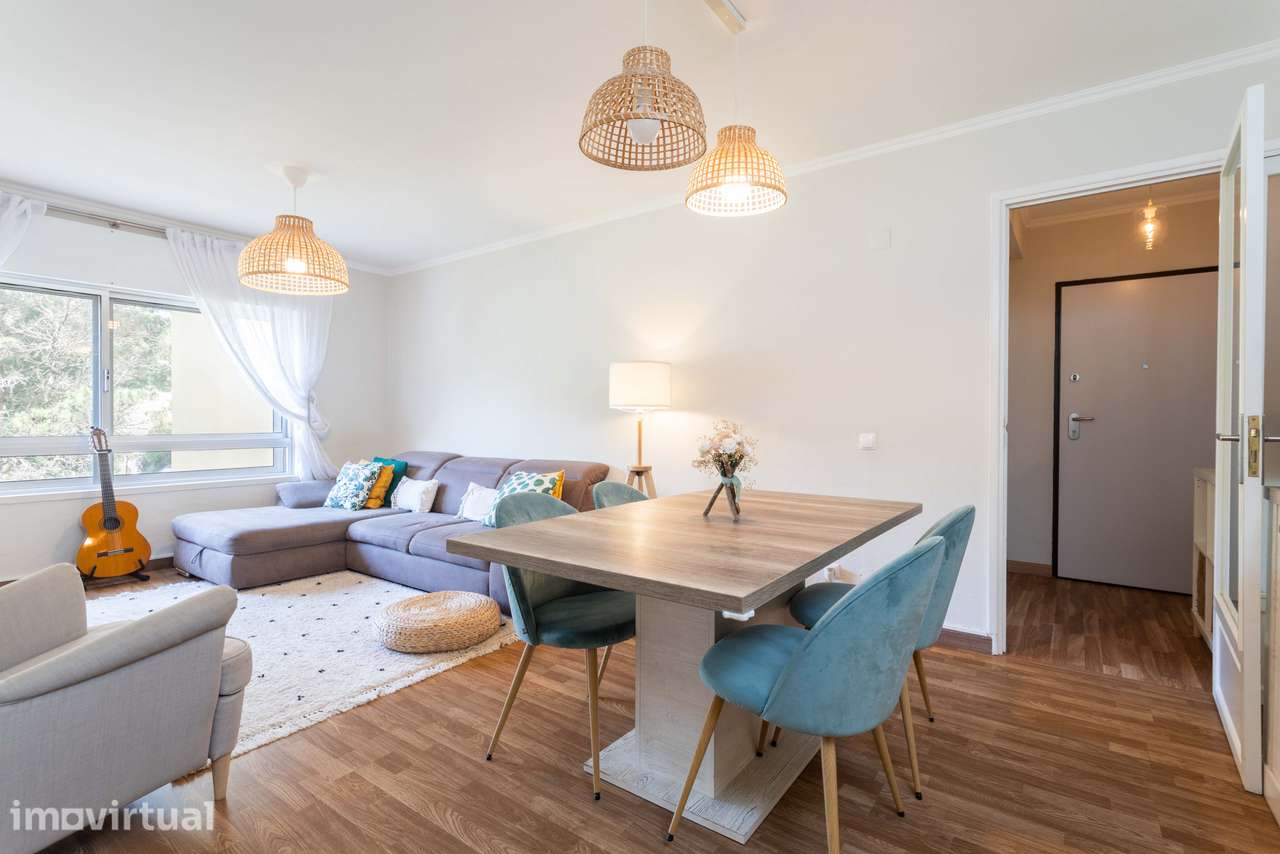 Apartamento T2 Luminoso em Zona Central de Queijas - Grande imagem: 2/29