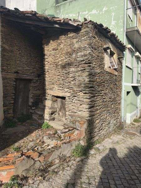 Casa em ruínas a venda - Grande imagem: 2/7