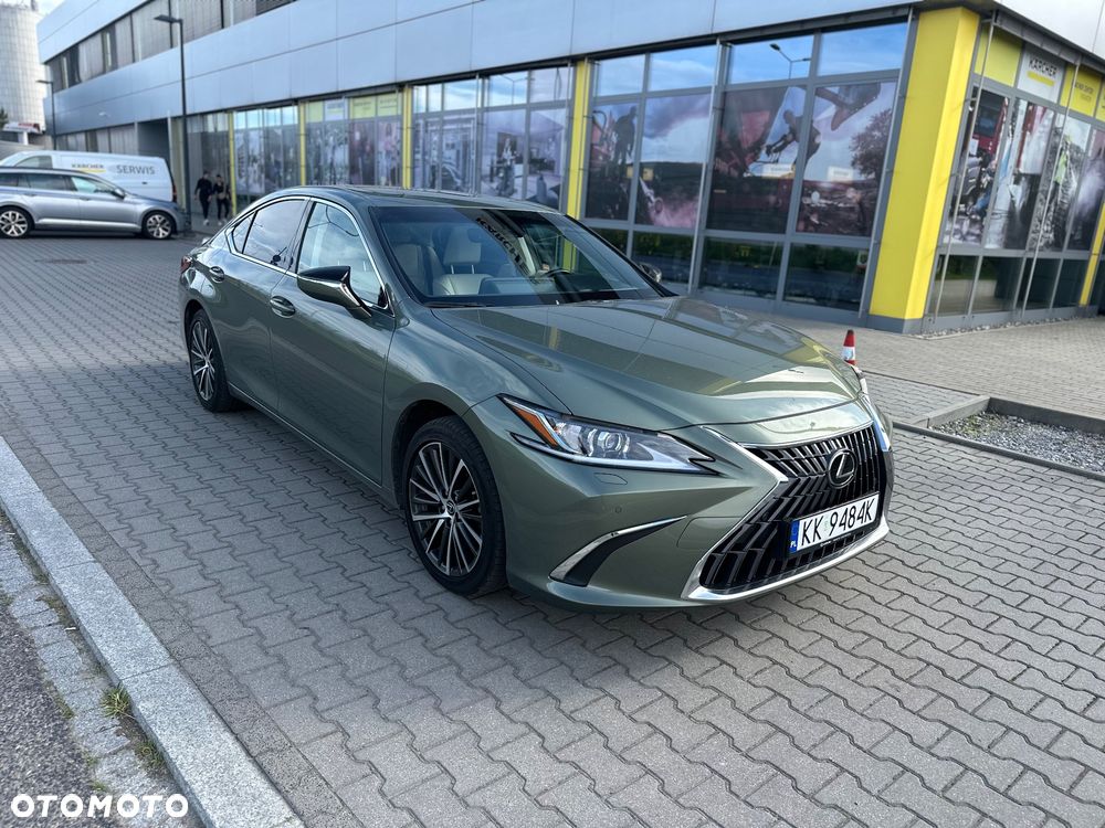 Lexus ES 300h Business Edition - 4