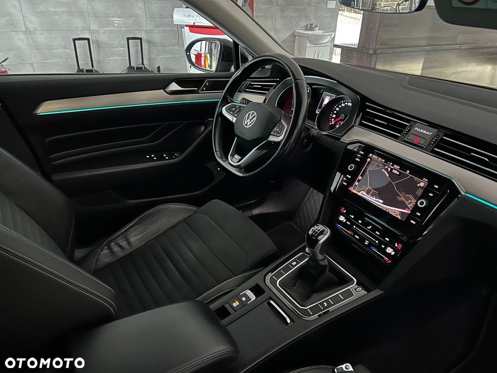 Volkswagen Passat Variant 2.0 TDI SCR Highline - 28
