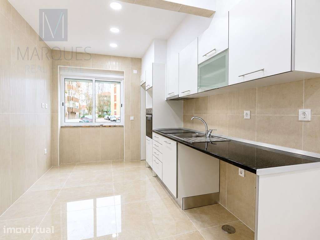 Apartamento T2 Remodelado na Cova da Piedade - Grande imagem: 2/12