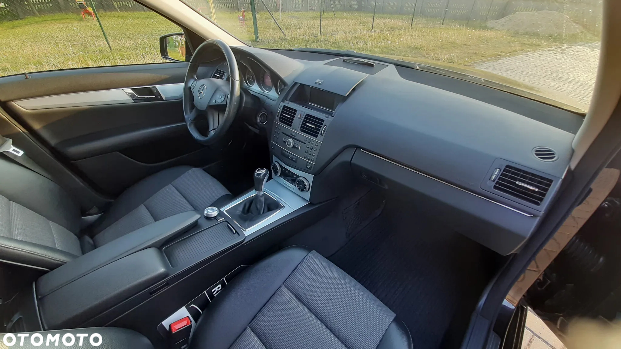 Mercedes-Benz Klasa C 180 CGI BlueEff Avantgarde - 26