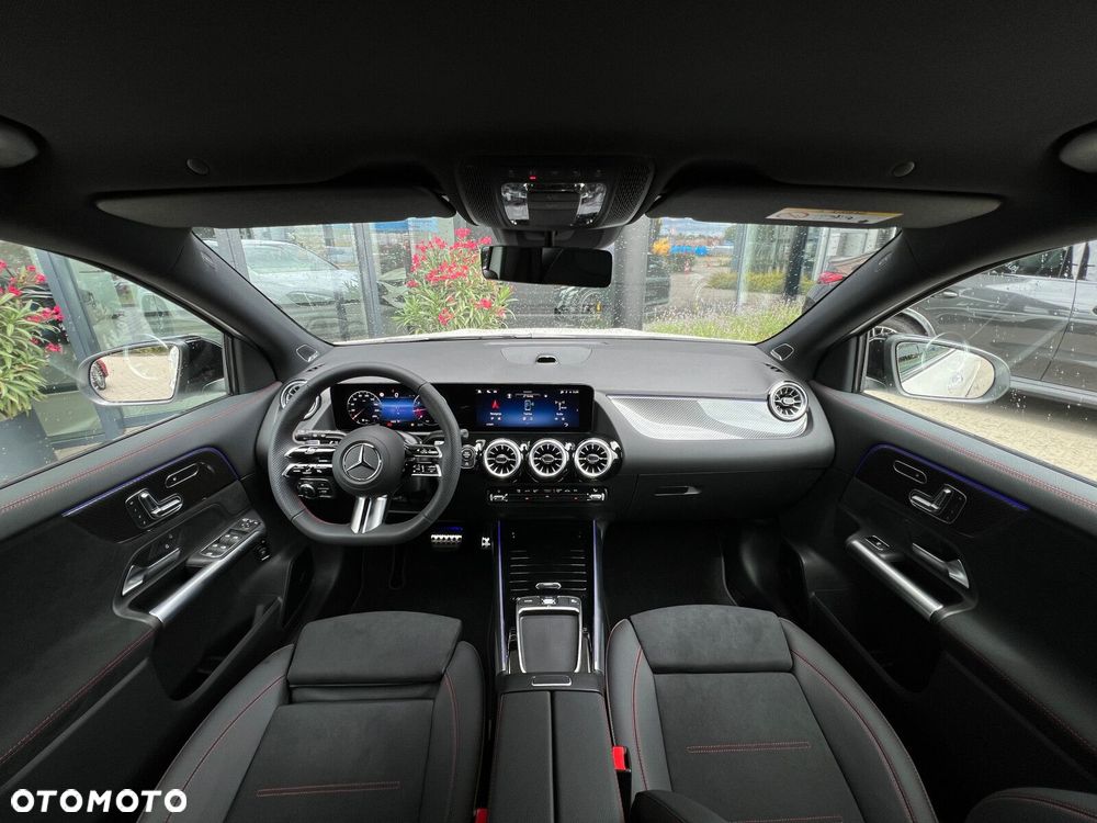 Mercedes-Benz GLA - 12