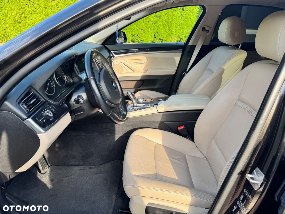 BMW Seria 5 520d Luxury Line - 11
