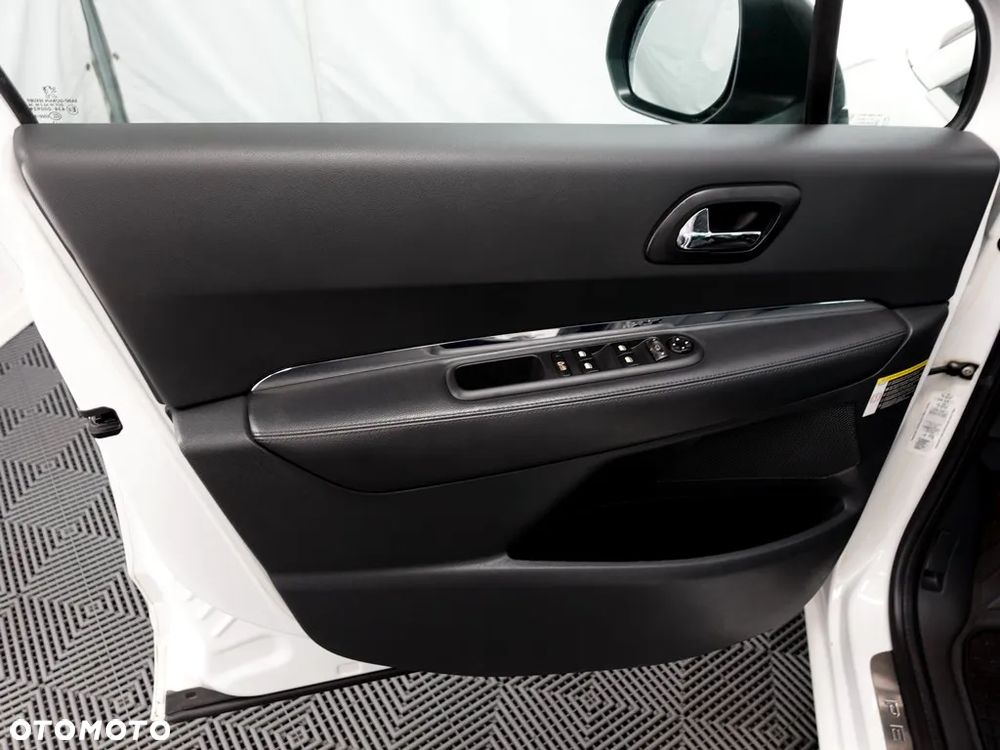 Peugeot 5008 2.0 HDi Premium + - 19