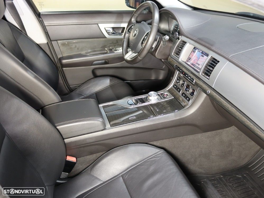 Jaguar XF 2.2 D Premium Luxury - 13