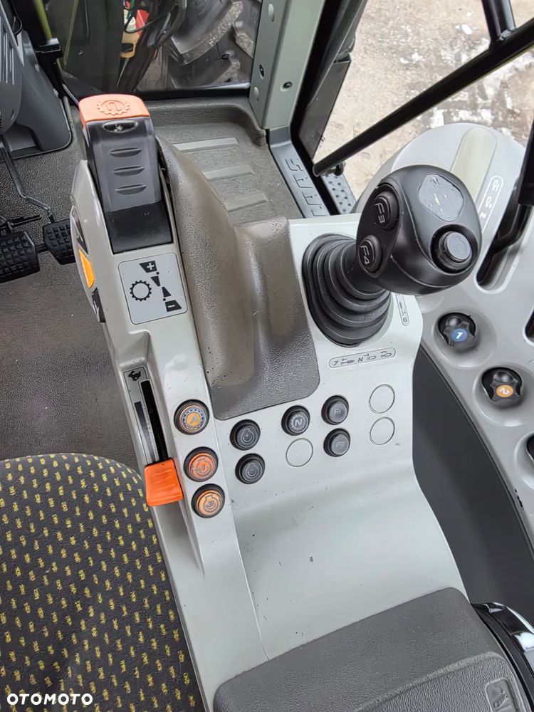 Claas Arion 650 - 12