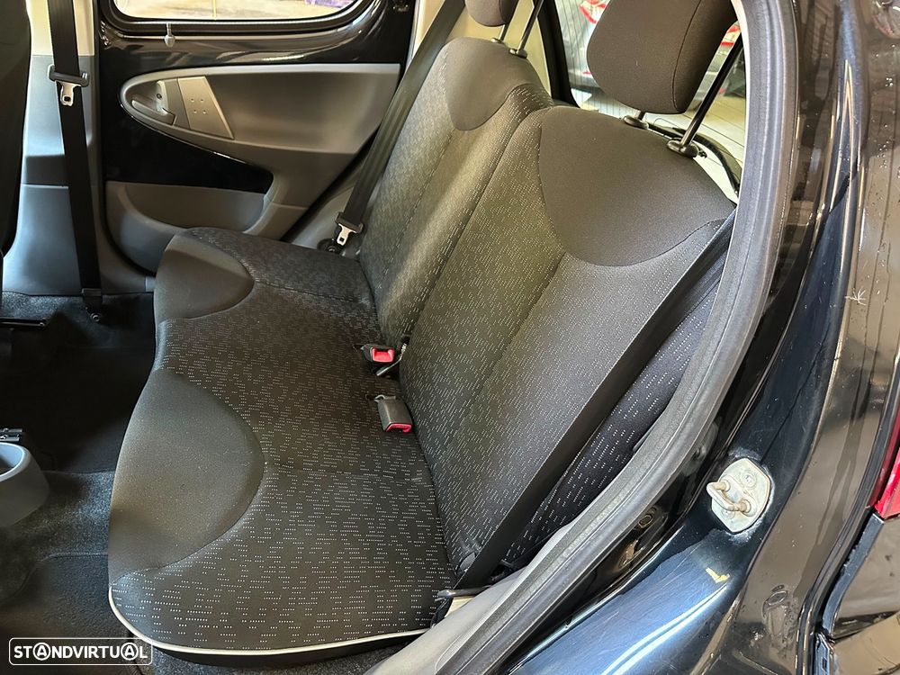 Peugeot 107 1.0 Urban - 9