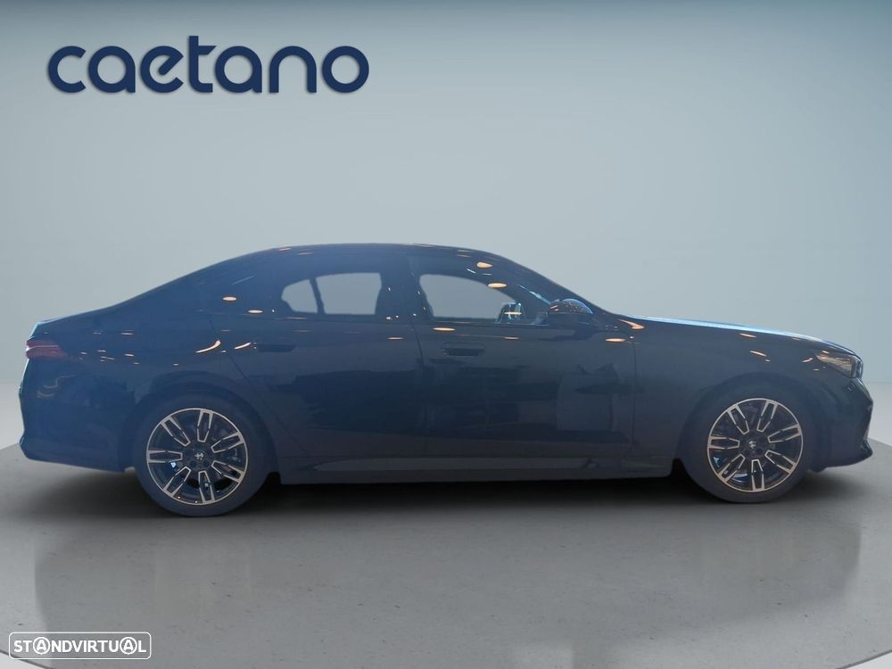 BMW 530 e Pack Desportivo M - 5