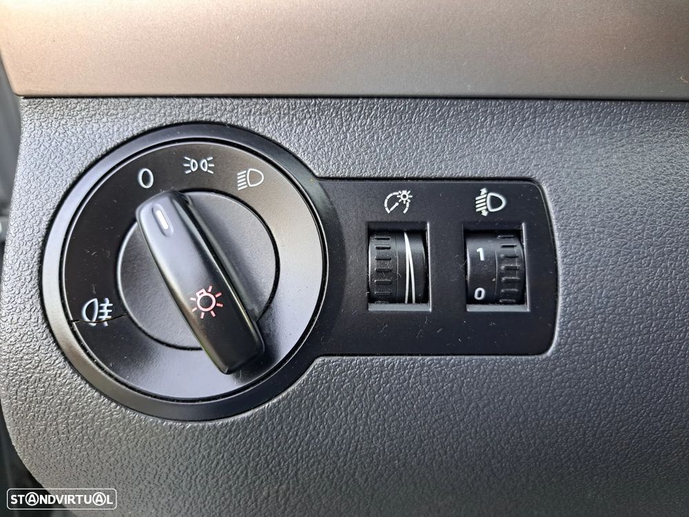 VW Touran 1.9 TDi Conceptl BlueM. 7L - 14