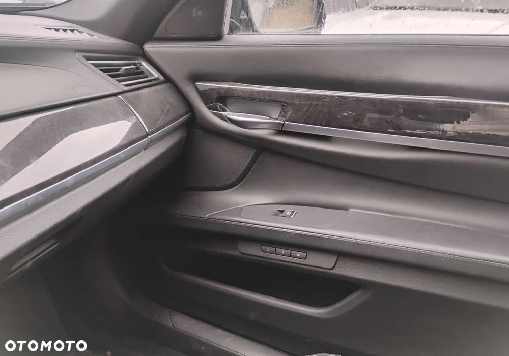 BMW Seria 7 - 23