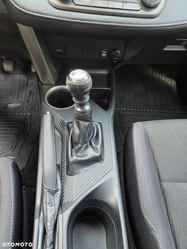 Toyota RAV4 2.0 D-4D Premium - 13