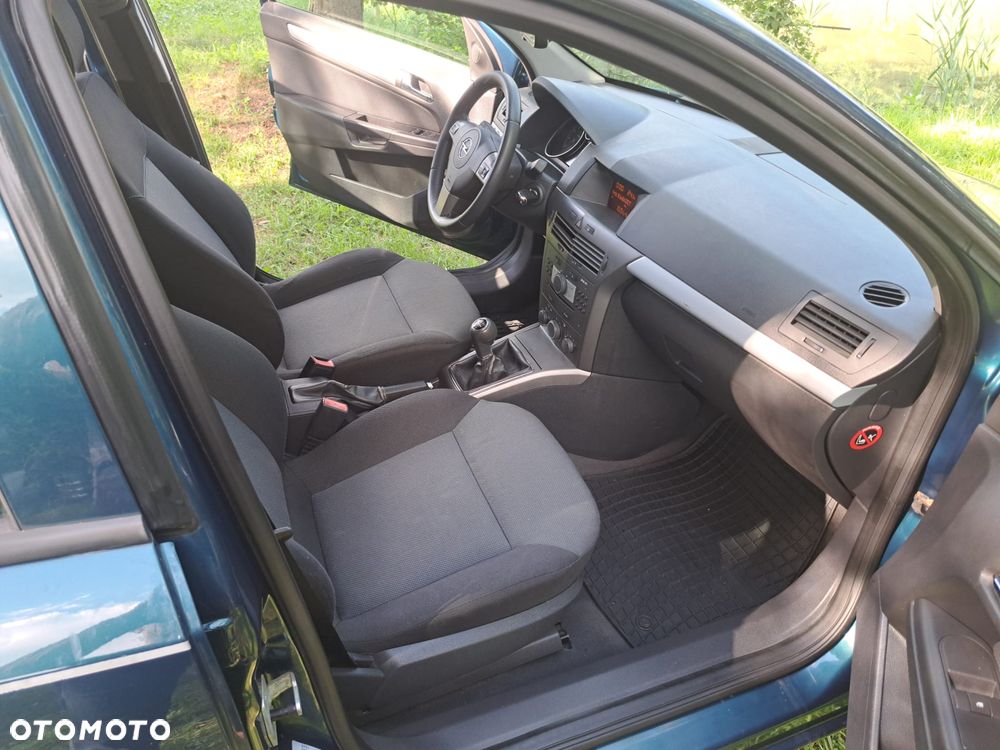 Opel Astra 1.6 Essentia - 22