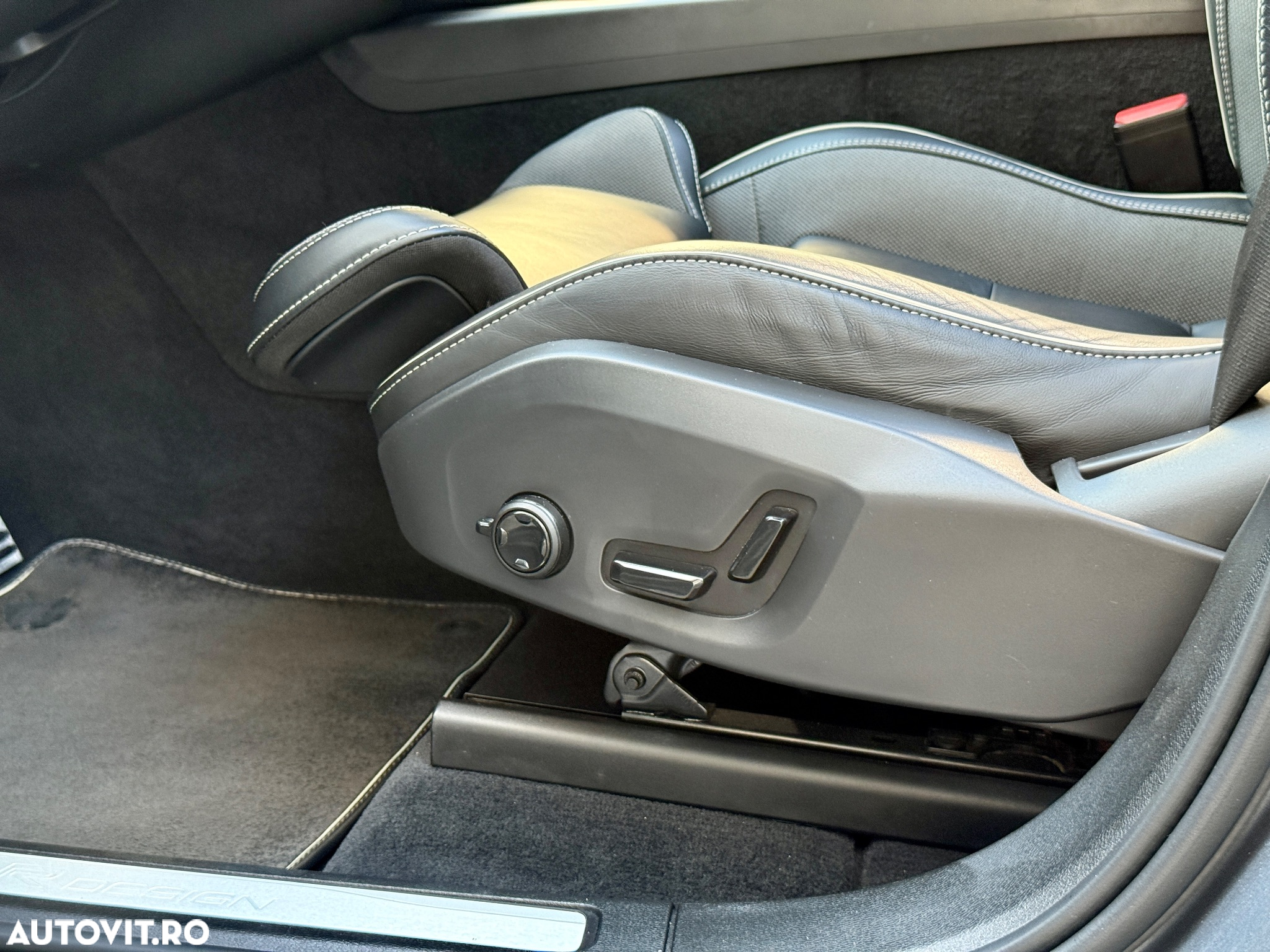 Volvo XC 60 Recharge T8 Twin Engine eAWD R-Design - 29