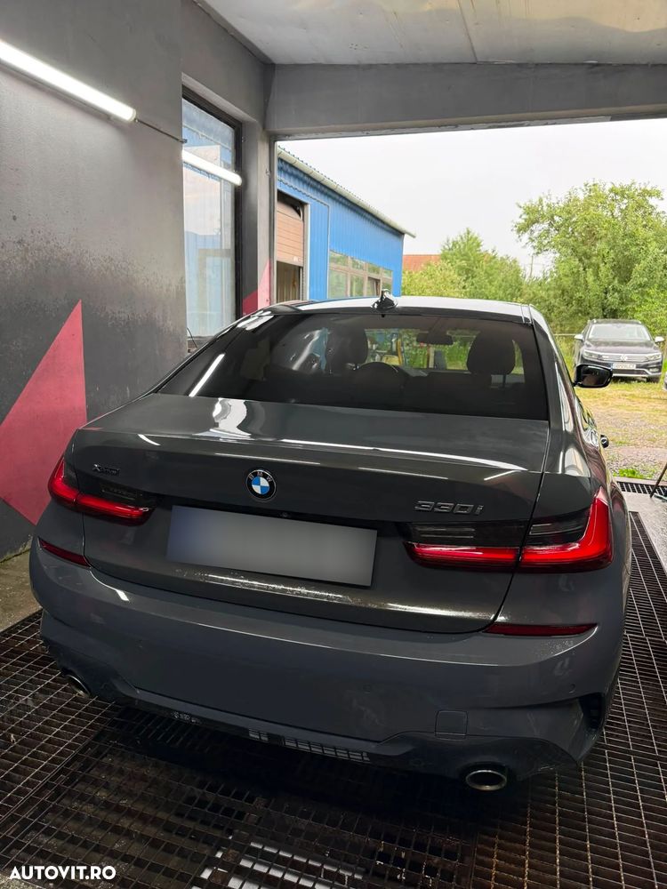 BMW Seria 3 330i xDrive AT - 13