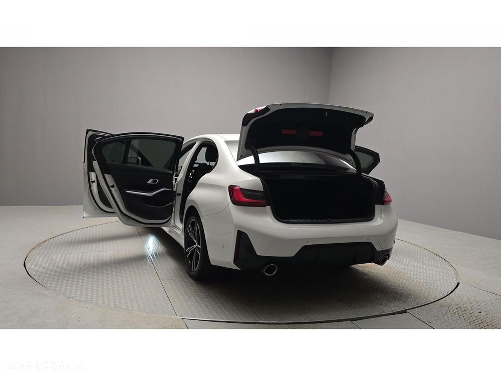 BMW Seria 3 320d xDrive mHEV M Sport - 15