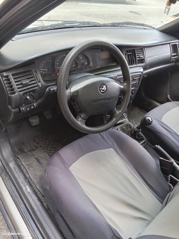 Opel Vectra 1.6i GL - 7