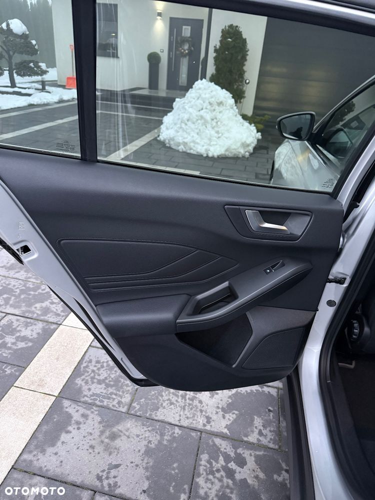 Ford Focus 2.0 EcoBlue Start-Stopp-System TITANIUM - 31